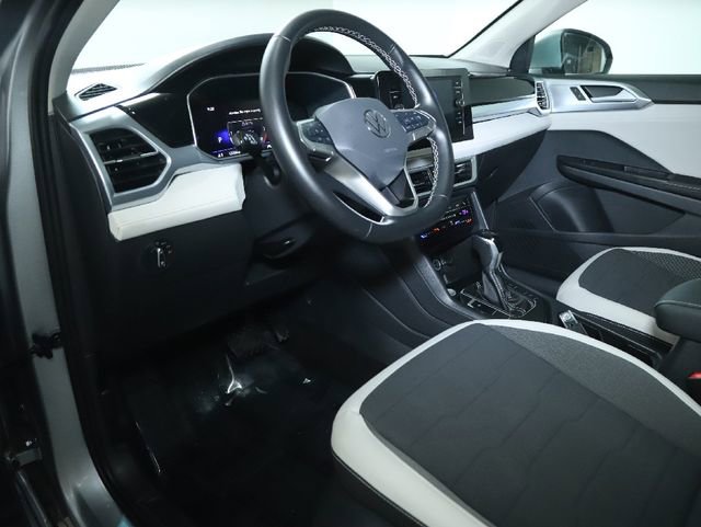 Used 2025 Volkswagen Taos SE FWD image 18