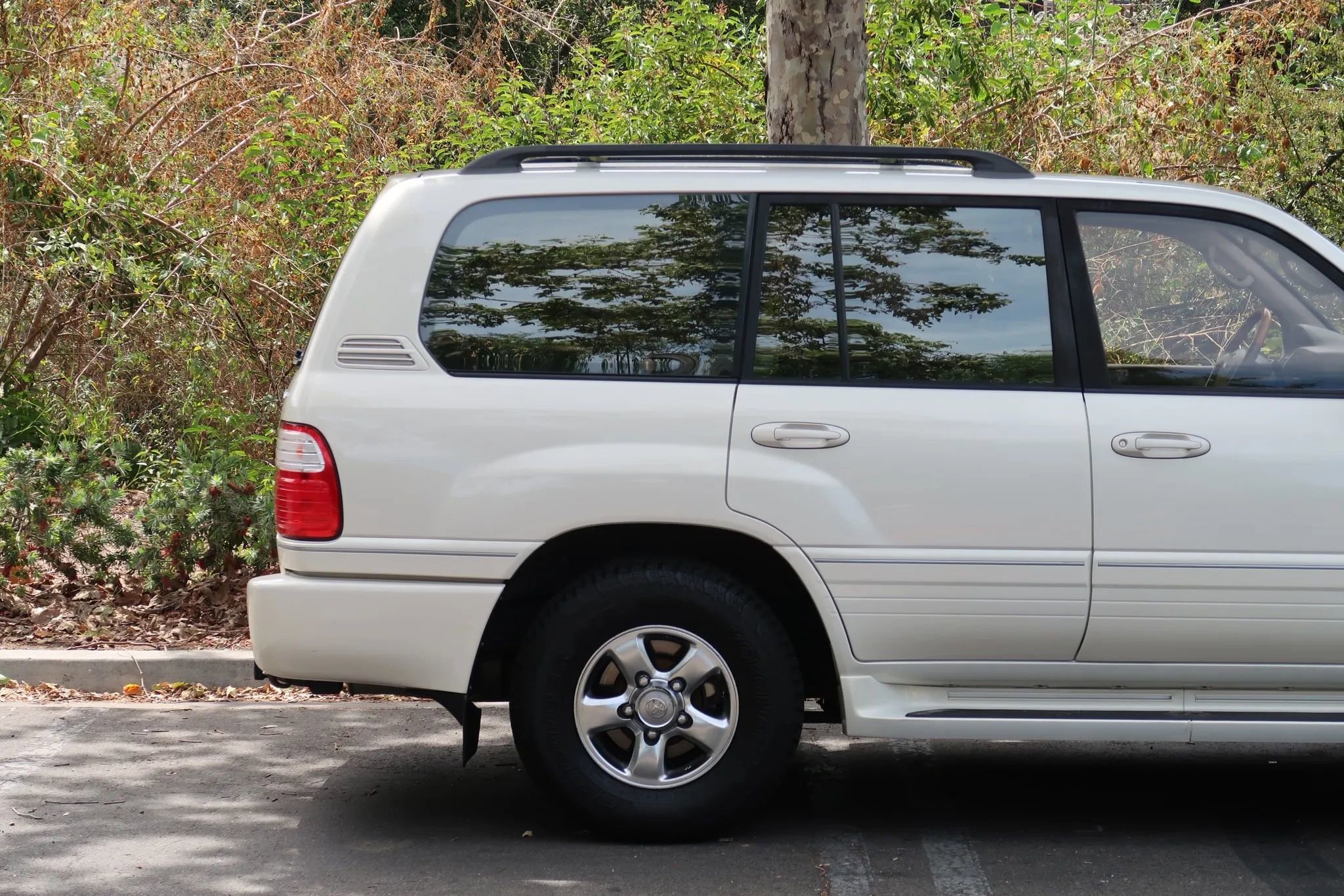 Used 2001 Lexus LX 470 4WD image 10