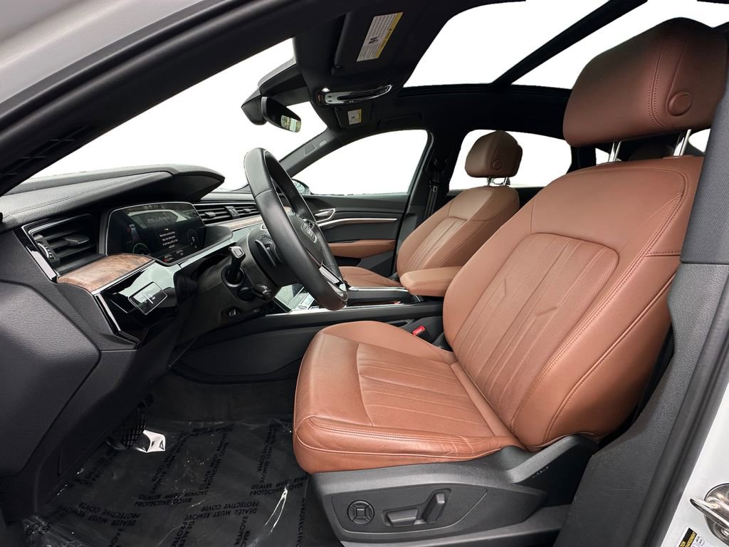Used 2022 Audi e-tron Premium Plus w/ Premium Plus Package image 9