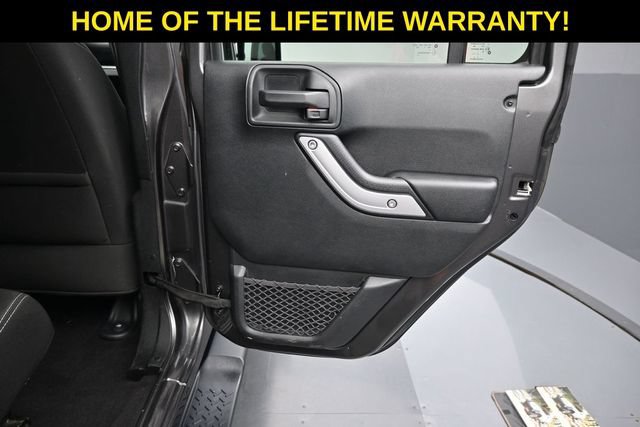 Used 2017 Jeep Wrangler Unlimited Sahara w/ Max Tow Package AWD/4WD image 37