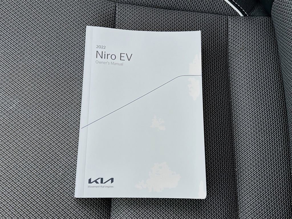 Used 2022 Kia Niro EX image 38