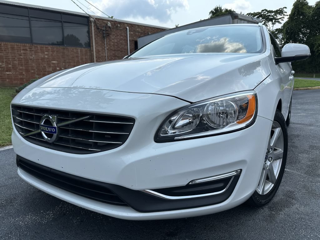 Used 2017 Volvo V60 T5 Premier w/ Convenience Package FWD image 1