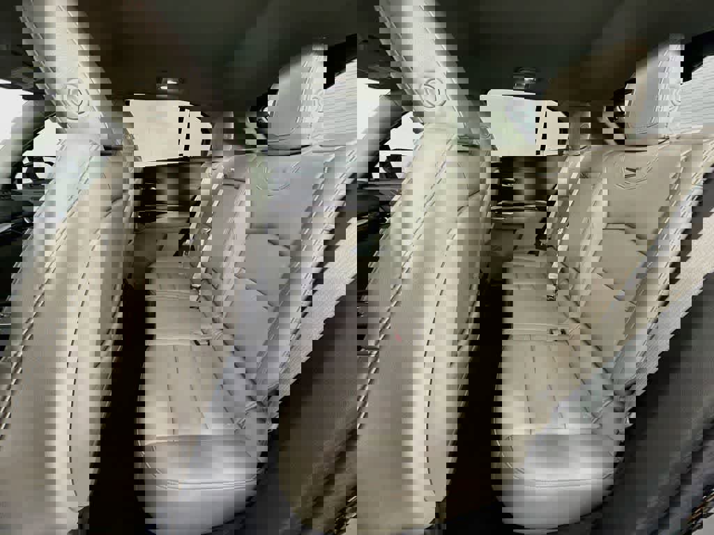 Used 2022 Cadillac XT4 Luxury w/ Cold Weather Package AWD/4WD image 14