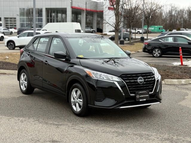 Used 2025 Nissan Kicks Play S FWD image 3