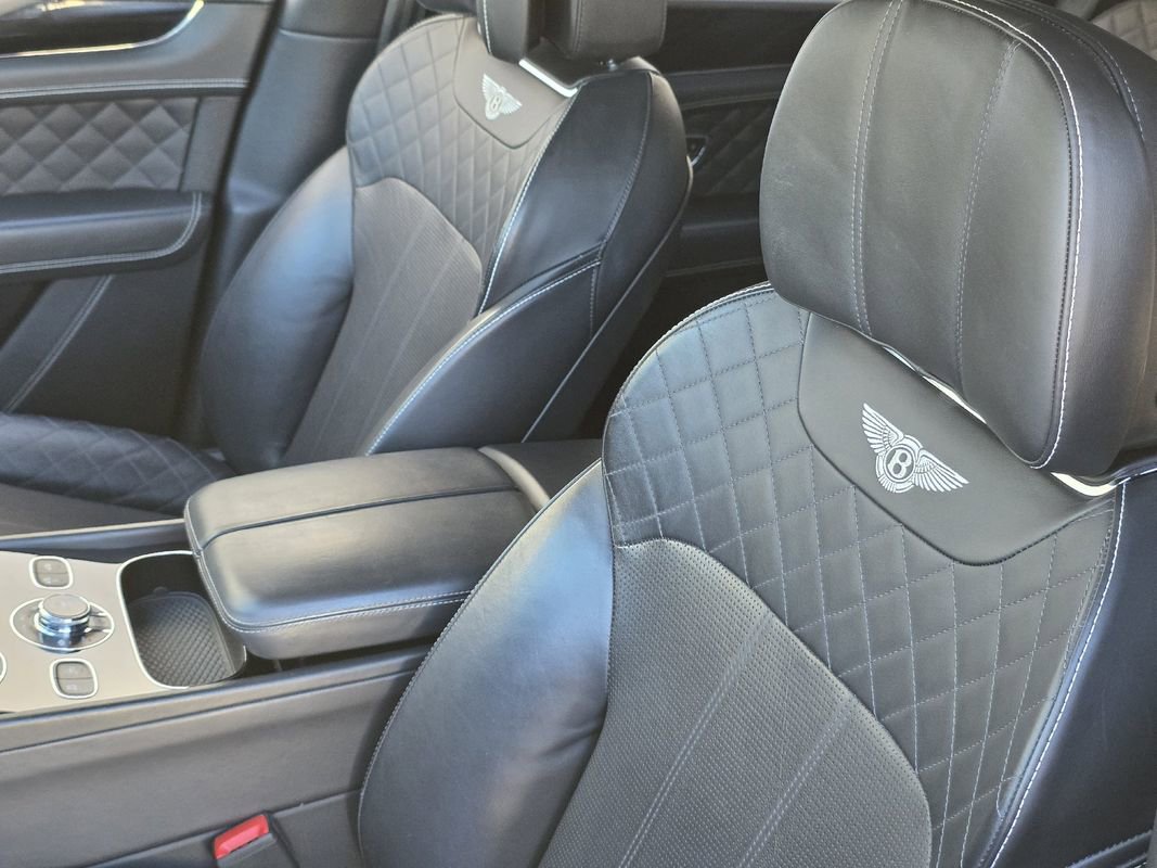 Used 2017 Bentley Bentayga image 22