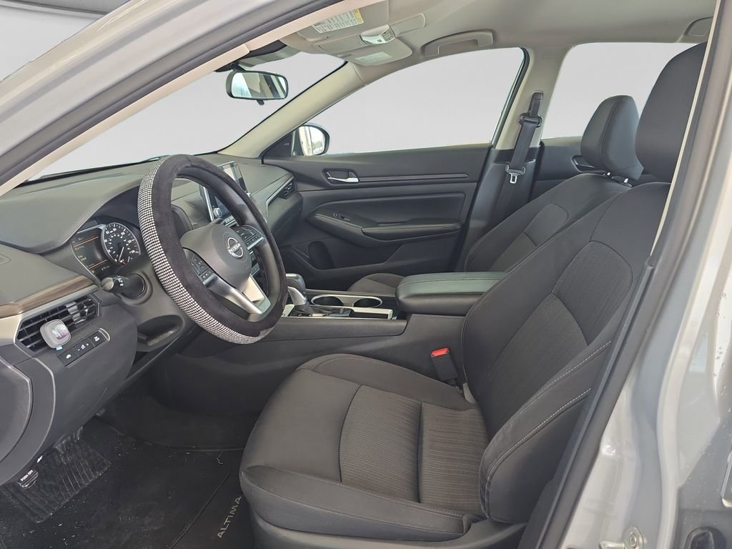 Used 2024 Nissan Altima 2.5 SV image 10