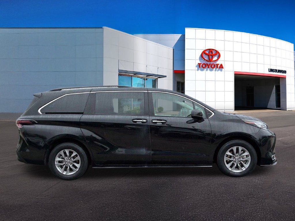 Used 2023 Toyota Sienna XLE FWD image 8