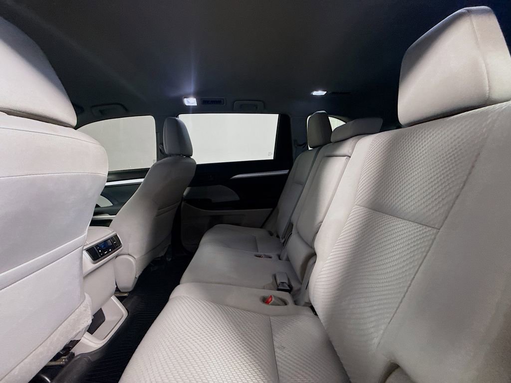Certified 2019 Toyota Highlander LE image 22