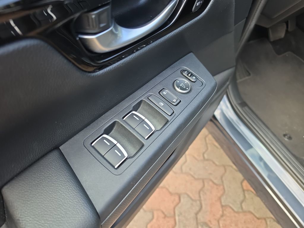 Used 2025 Honda CR-V EX-L image 12