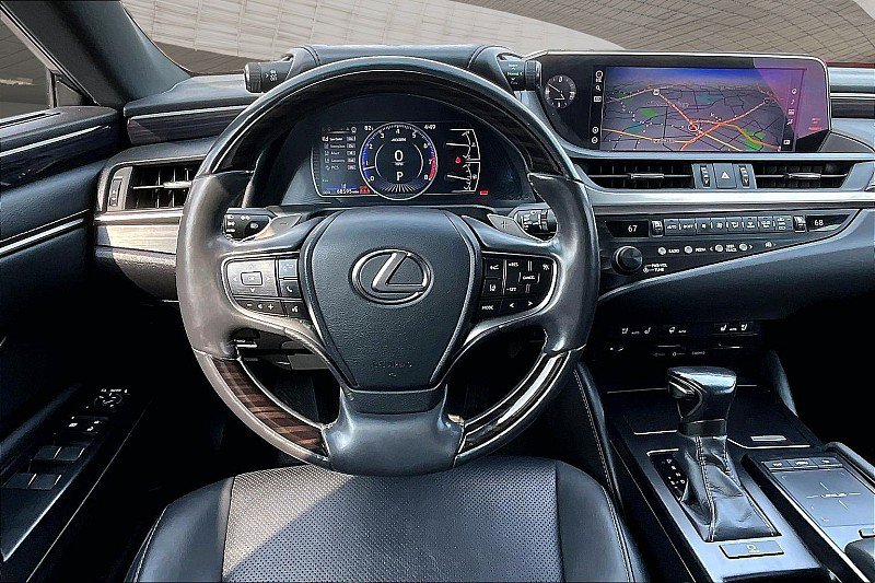 Used 2020 Lexus ES 350 w/ Premium Package FWD image 4