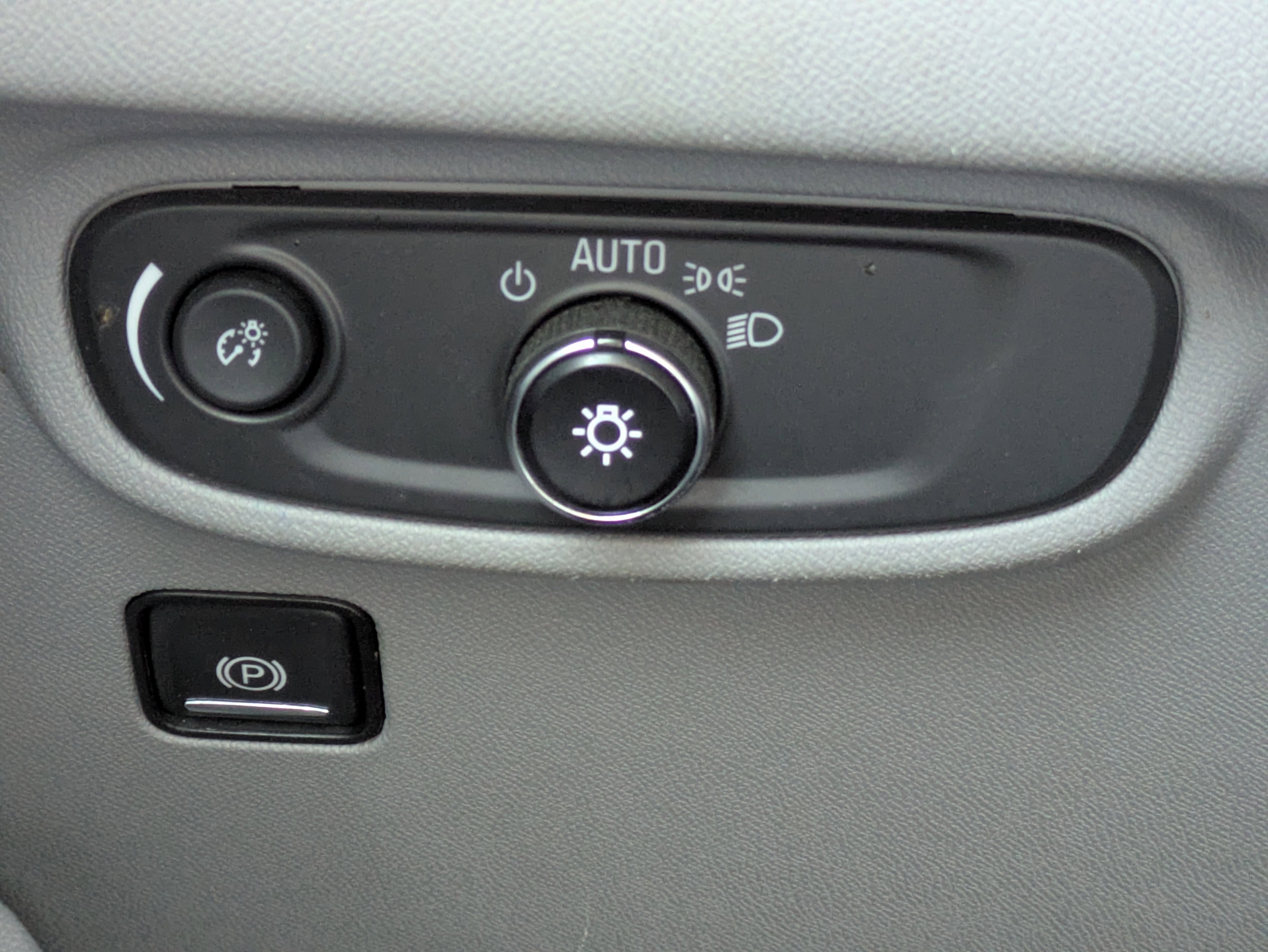 Certified 2018 GMC Terrain SLE w/ Driver Convenience Package image 23