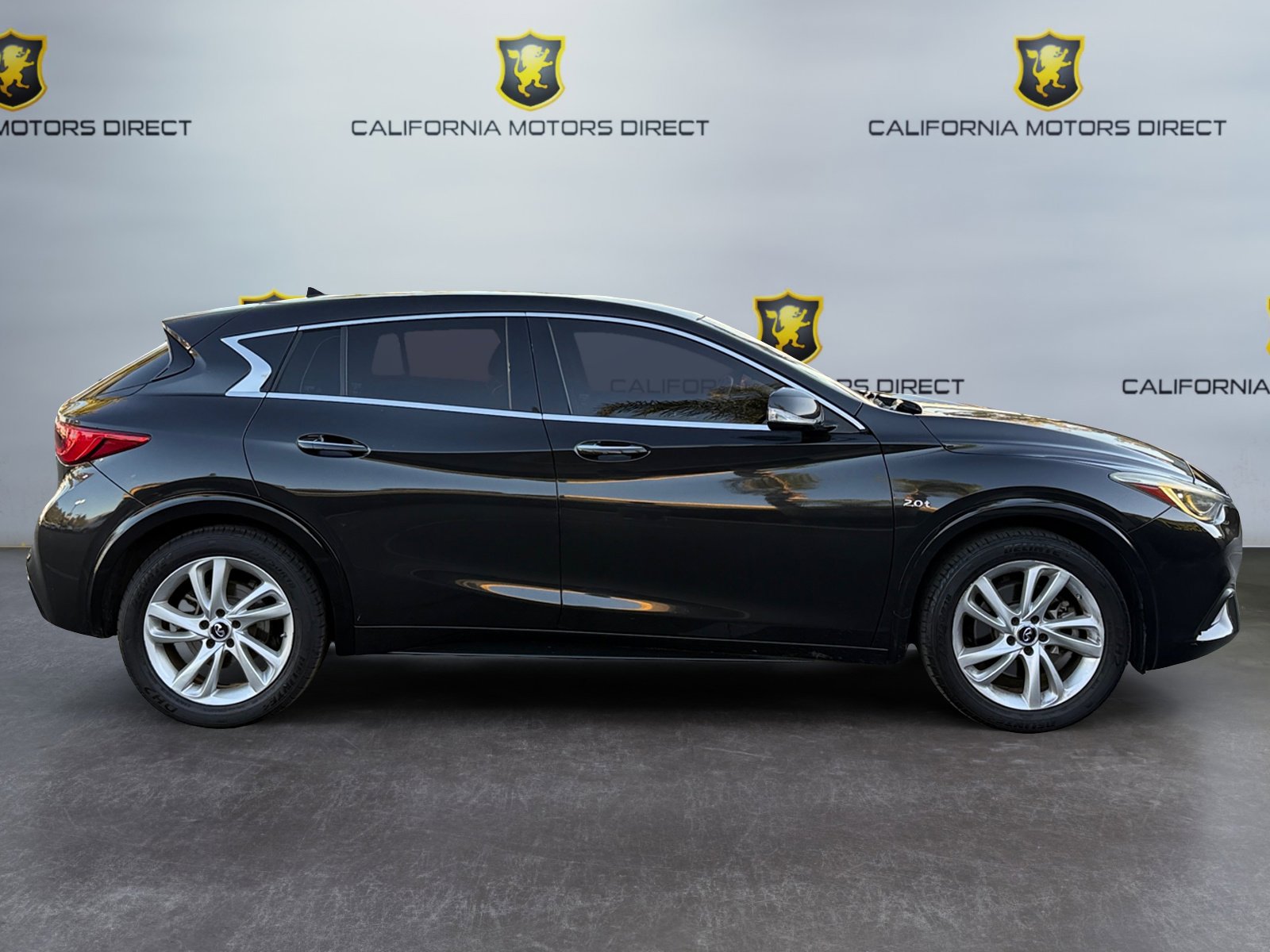 Used 2019 INFINITI QX30 image 6