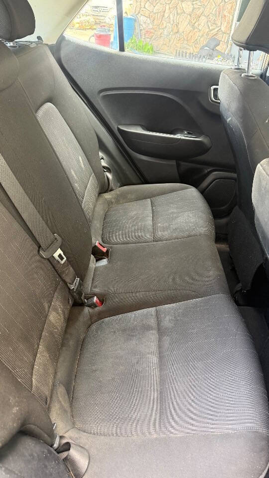 Used 2020 Hyundai Venue SE FWD image 14