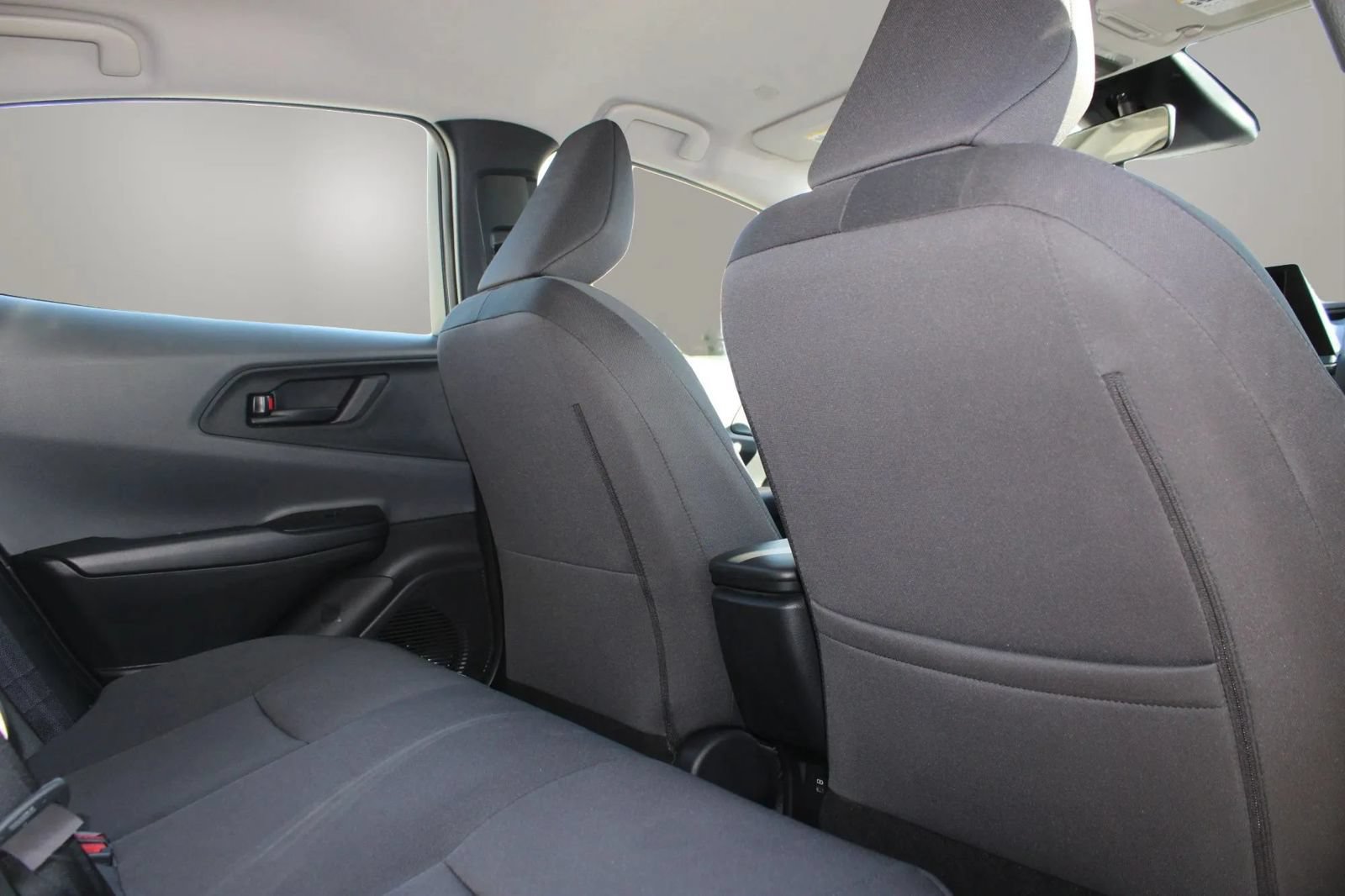 Used 2025 Toyota Prius LE FWD image 18