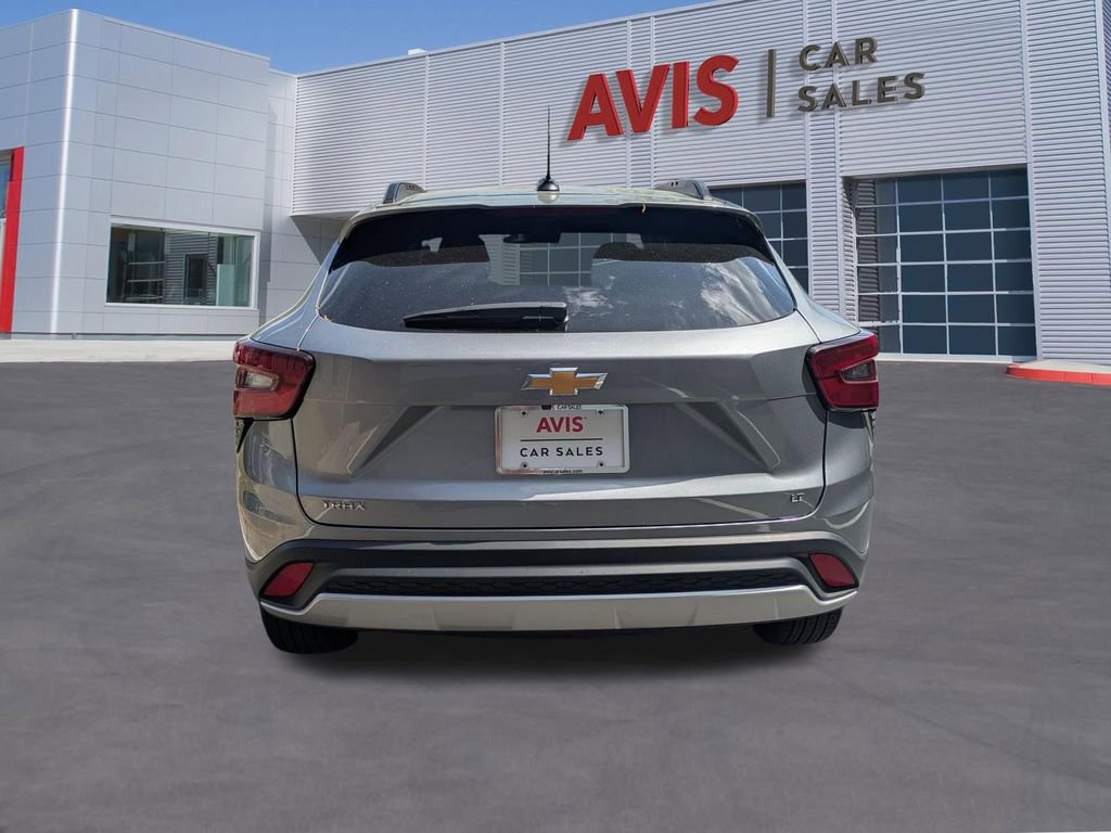 Used 2025 Chevrolet Trax LT w/ LT Convenience Package image 7