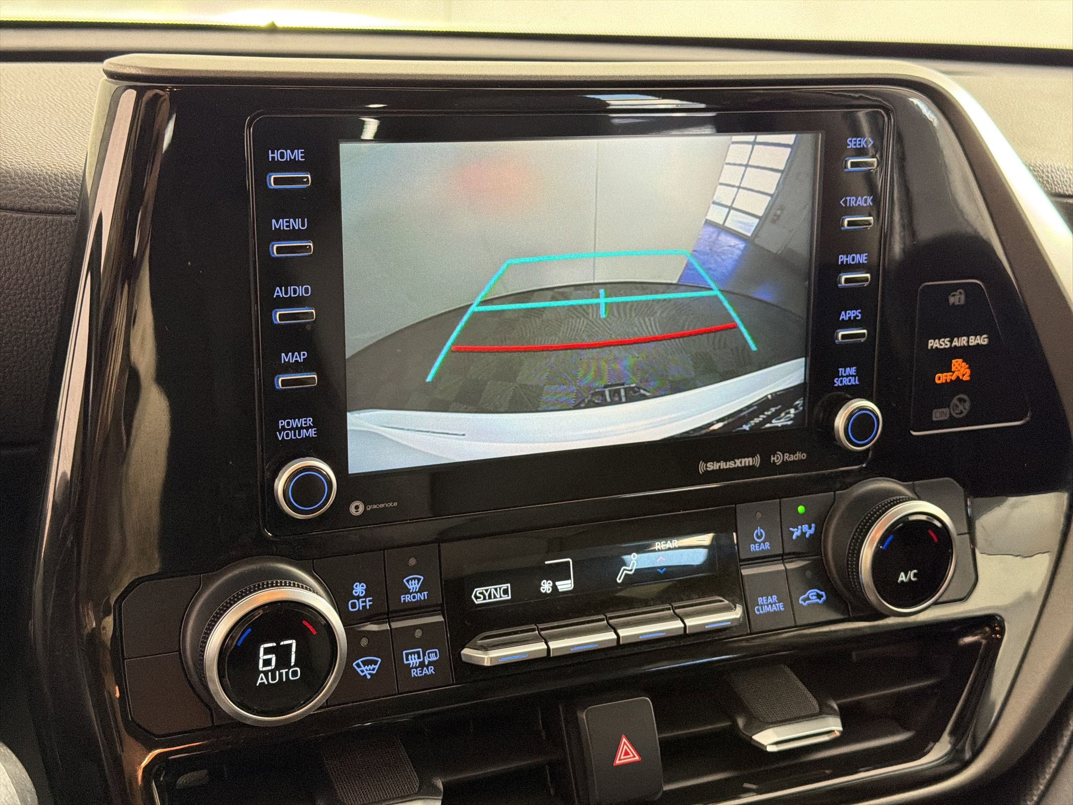 Used 2022 Toyota Highlander LE AWD/4WD image 25