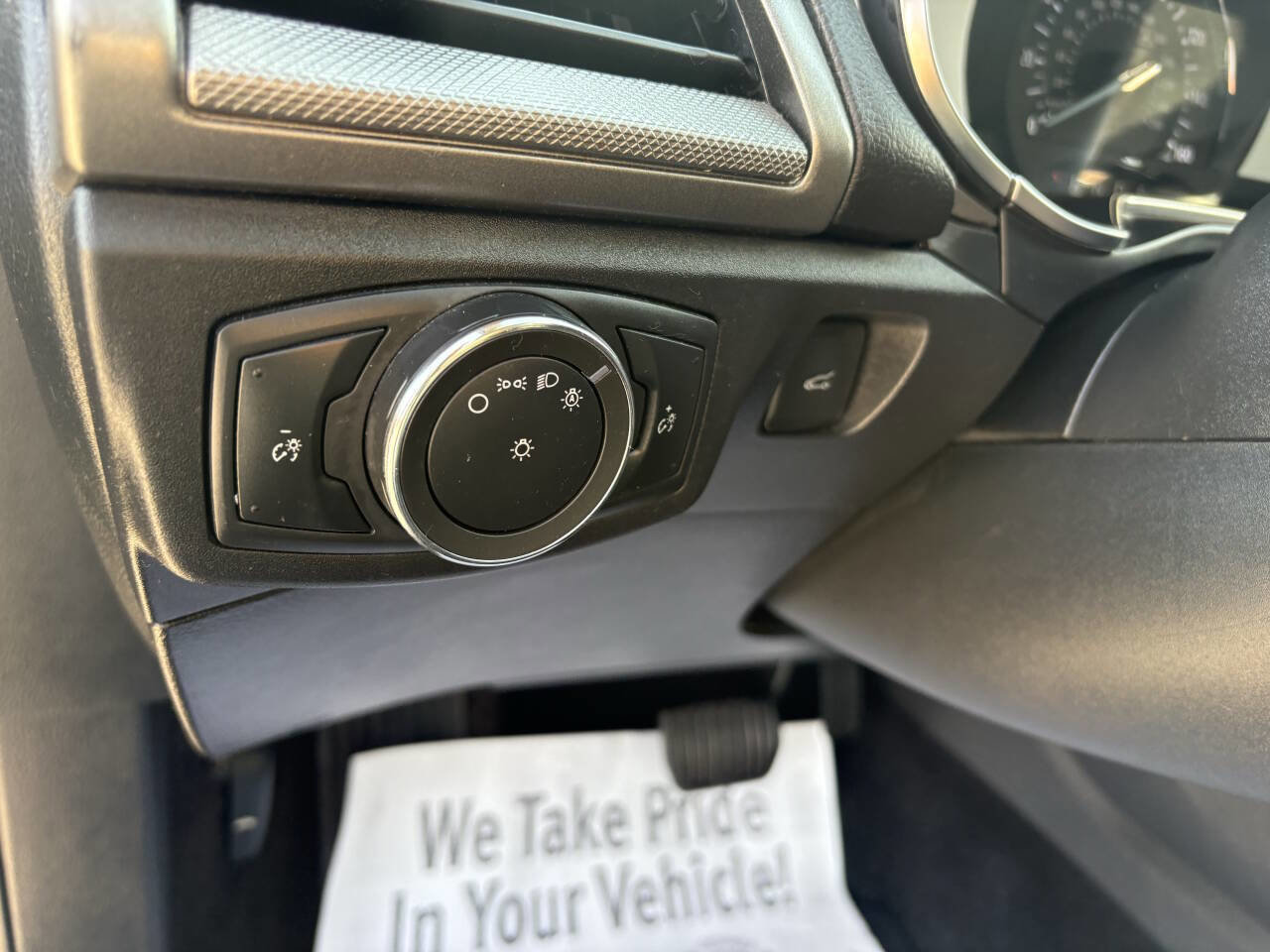 Used 2017 Ford Fusion SE w/ Fusion SE Technology Package FWD image 29