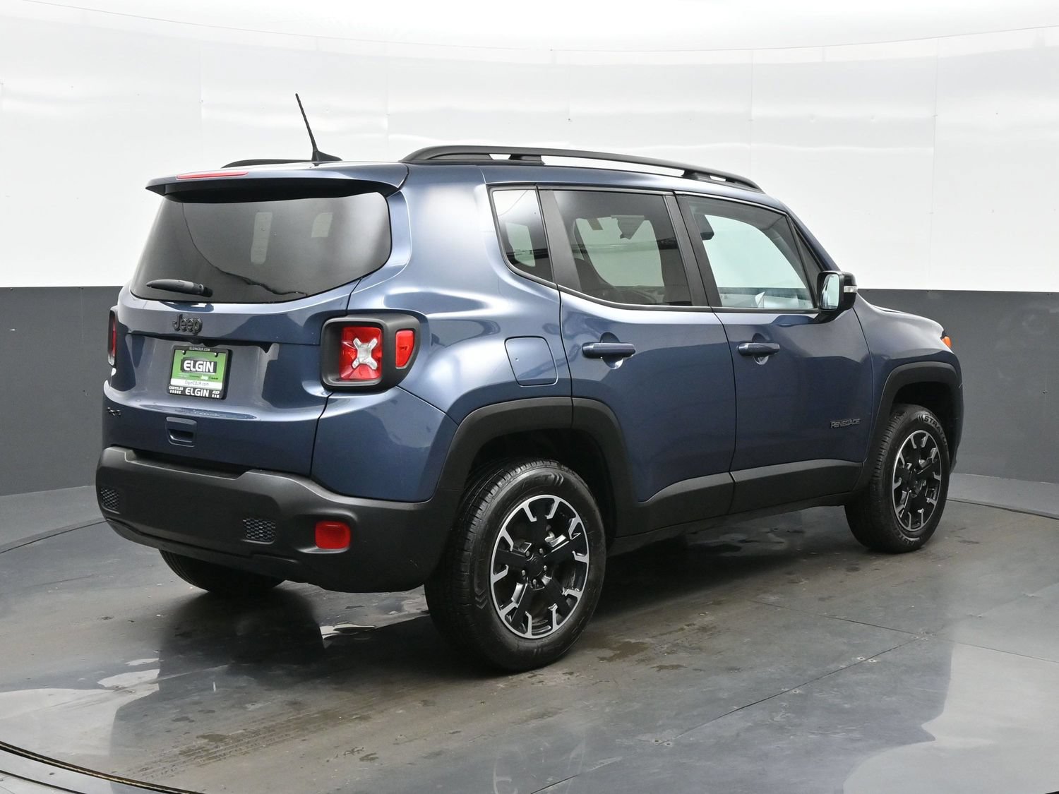 Used 2023 Jeep Renegade Latitude AWD/4WD image 8