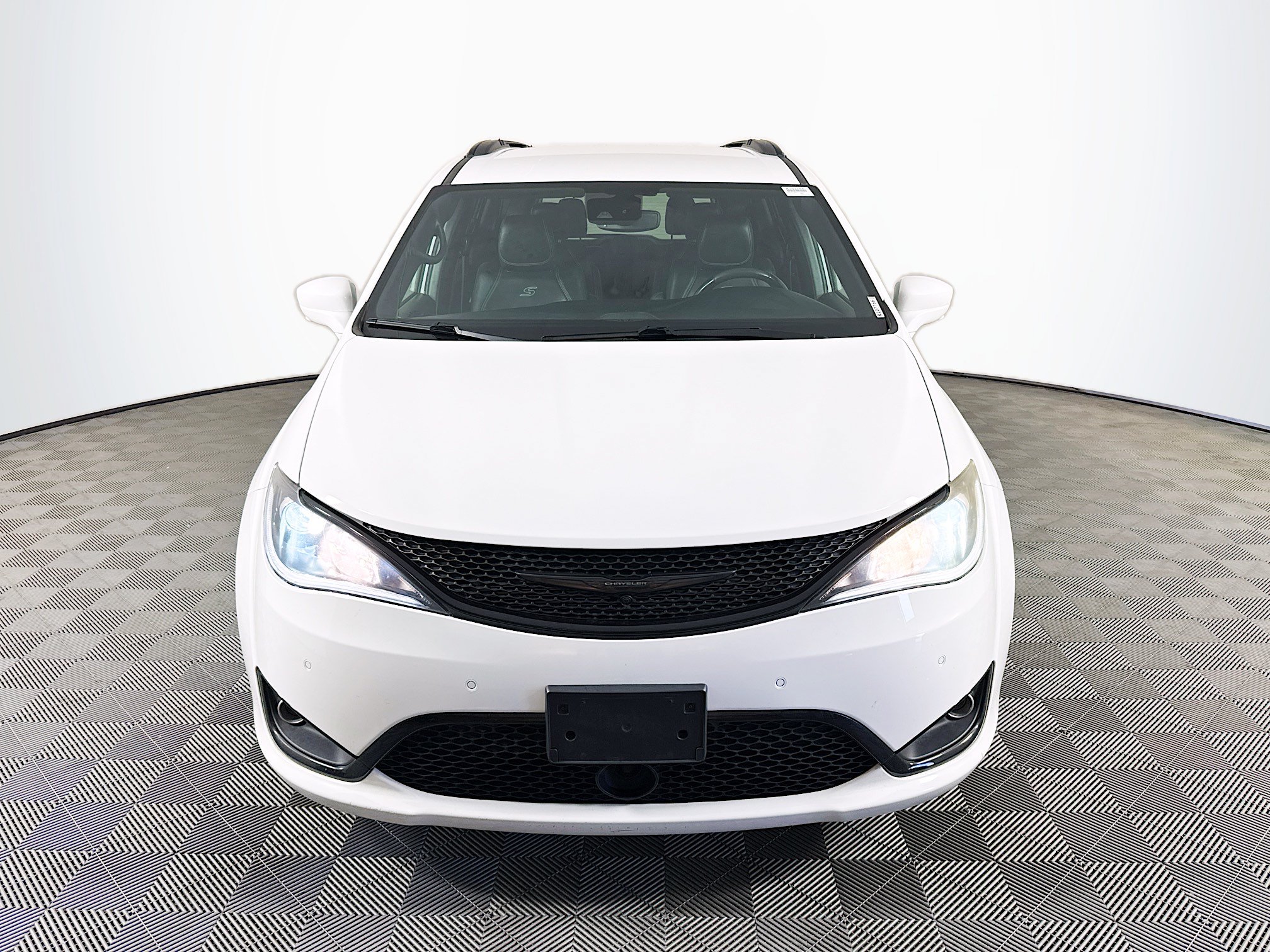 Used 2020 Chrysler Pacifica Touring-L Plus FWD video 2