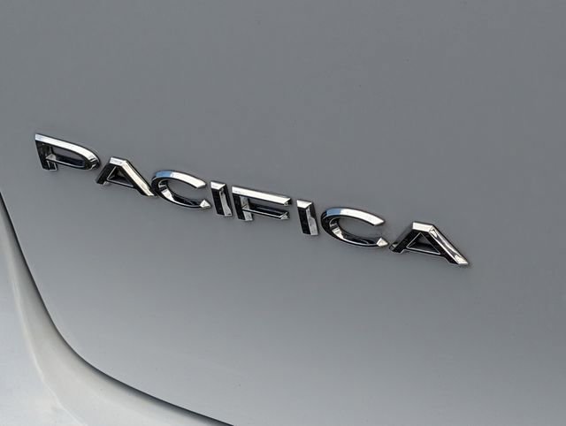 Used 2025 Chrysler Pacifica Select FWD image 14