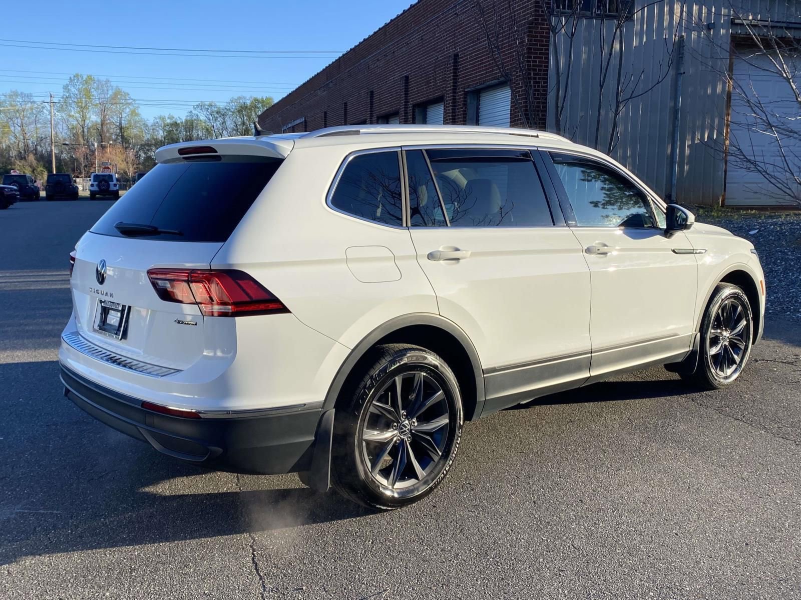 Used 2024 Volkswagen Tiguan SE image 7