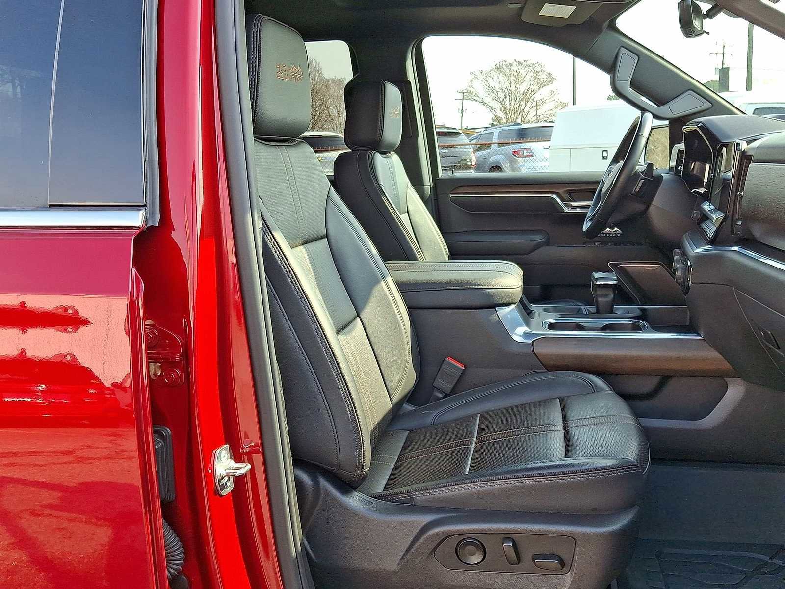 Used 2025 Chevrolet Silverado 1500 High Country image 35