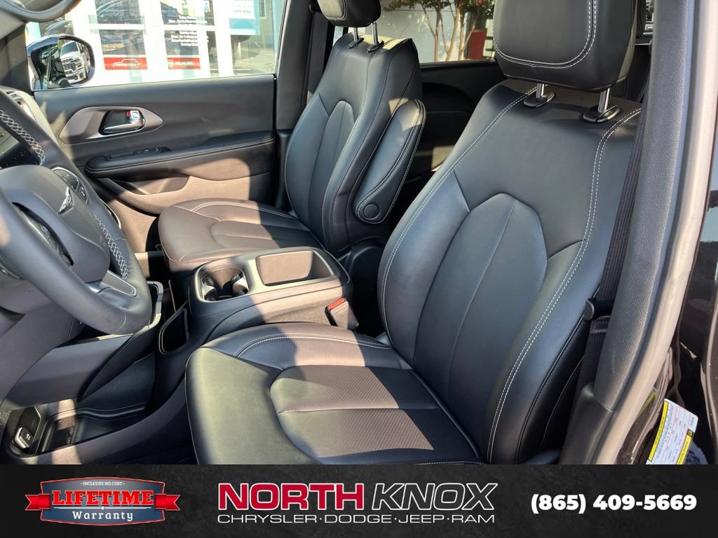 New 2026 Chrysler Voyager LX FWD image 4