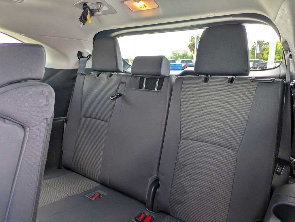 Used 2023 Toyota Highlander L FWD image 17