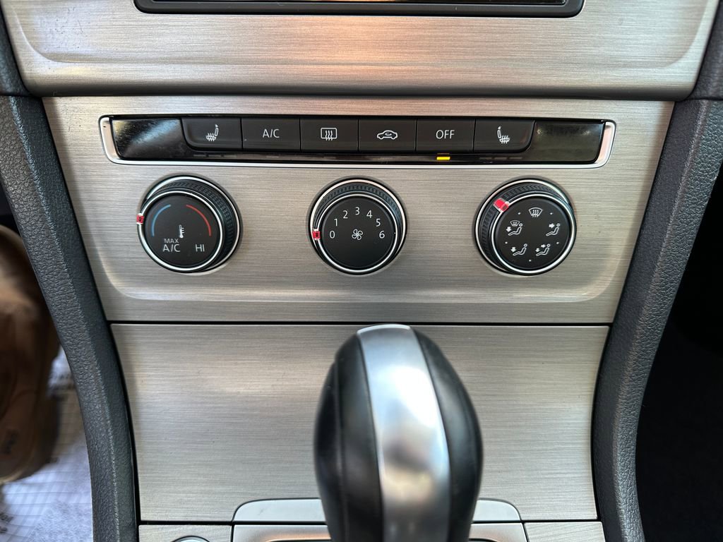 Used 2017 Volkswagen Golf Wolfsburg Edition image 17