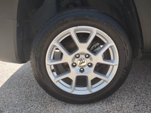 Used 2023 Jeep Renegade Latitude AWD/4WD image 25