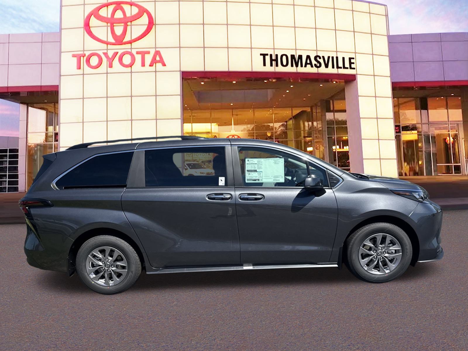 New 2025 Toyota Sienna XLE image 4