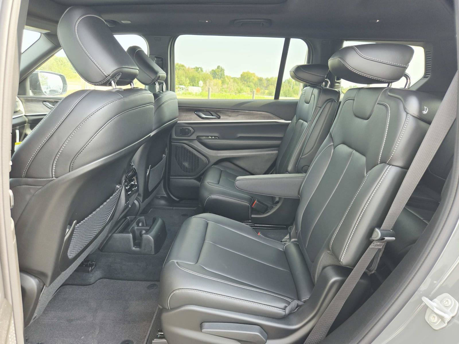 New 2027 Jeep Grand Cherokee L Limited AWD/4WD image 14
