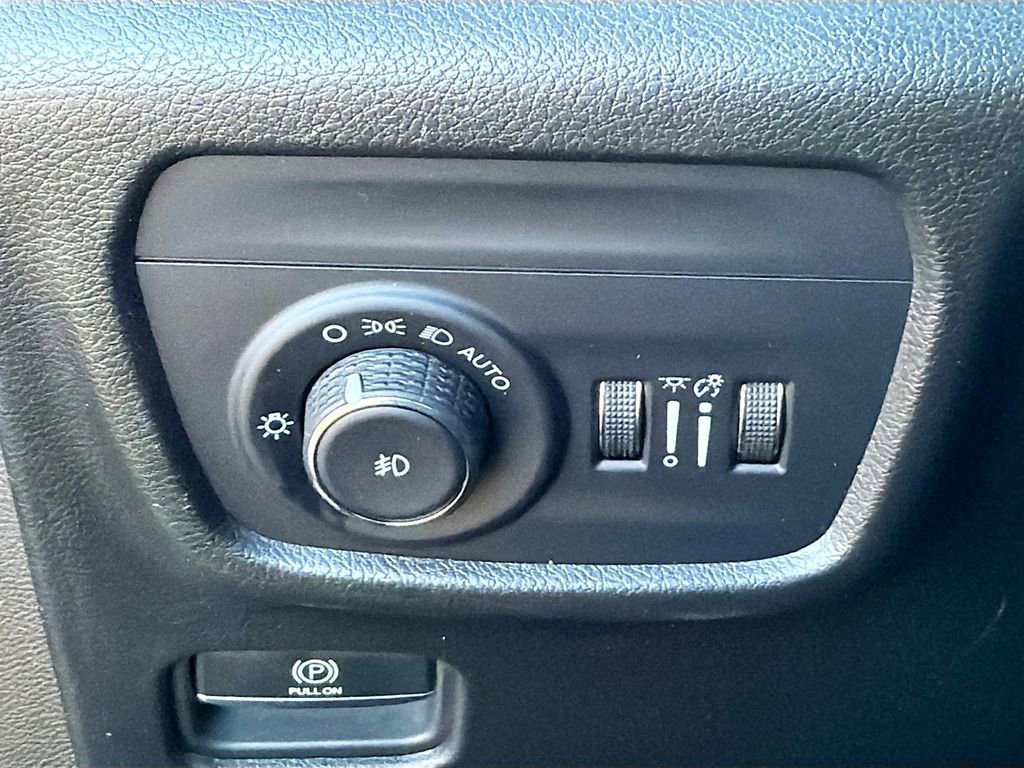 Used 2024 Jeep Grand Cherokee L Limited w/ Luxury Tech Group II image 37