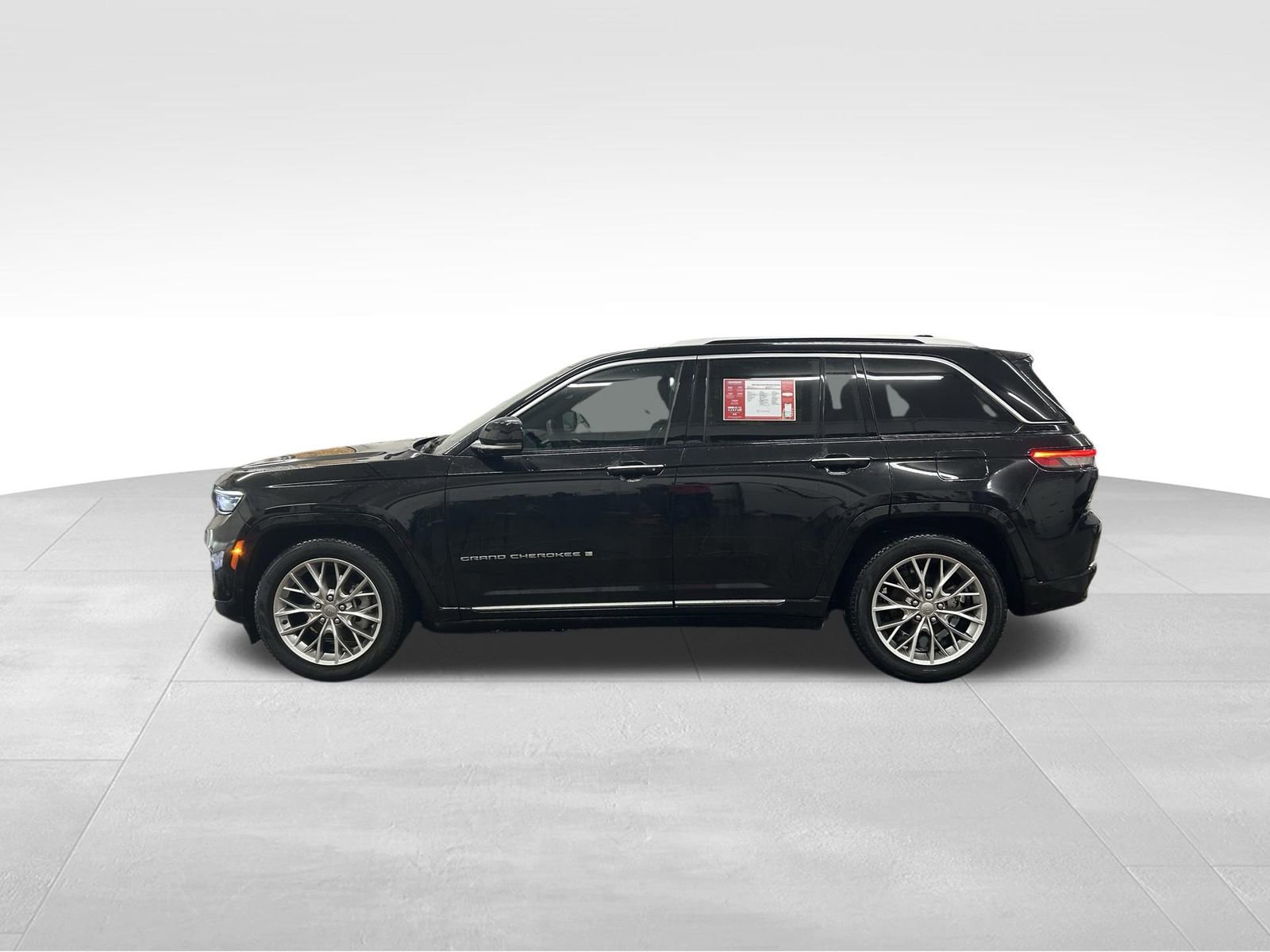 Certified 2023 Jeep Grand Cherokee Summit w/ Luxury Tech Group V image 4