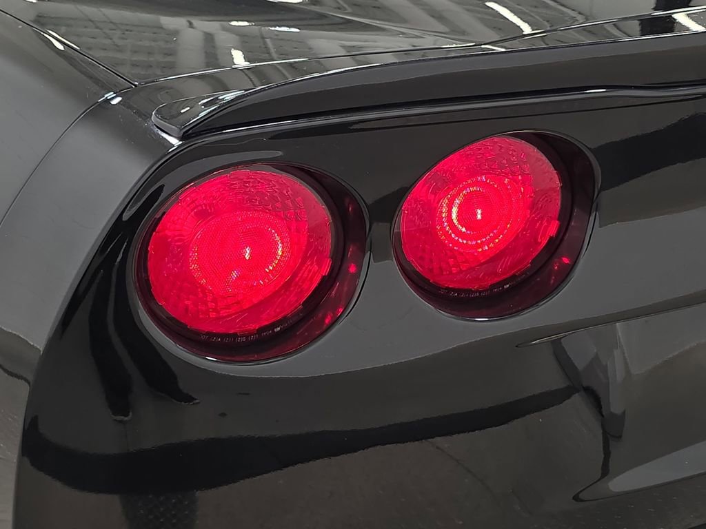 Used 2005 Chevrolet Corvette Coupe w/ Preferred Equipment Group image 24