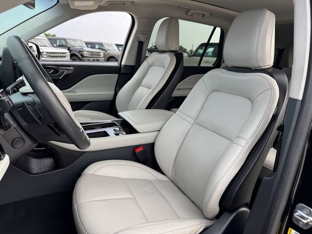 Used 2025 Lincoln Aviator AWD image 14