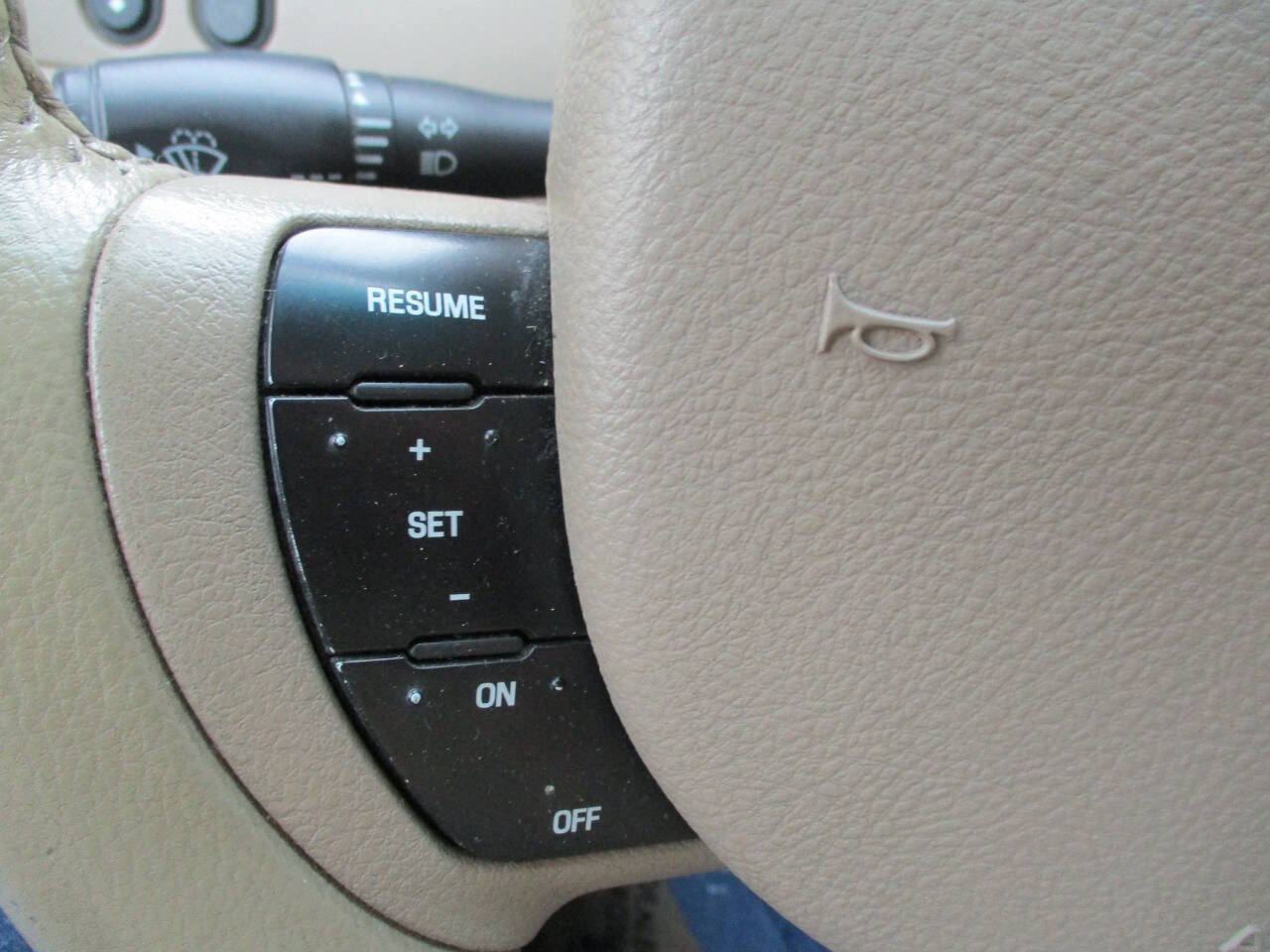 Used 2006 Lincoln Town Car Signature image 34