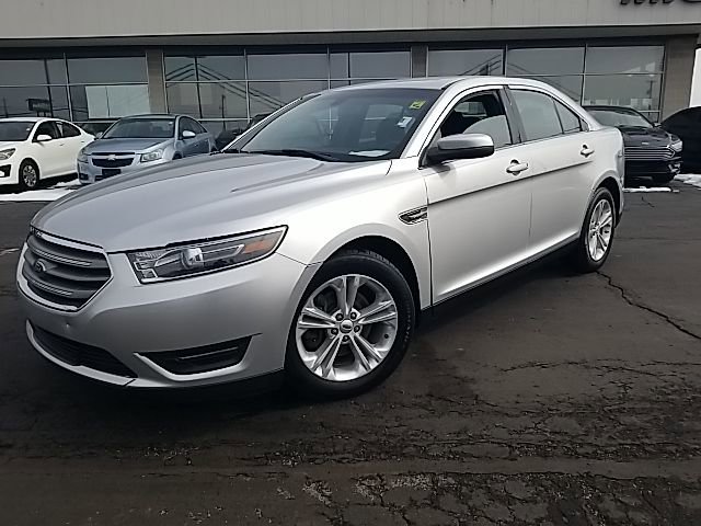 Used 2018 Ford Taurus SEL FWD image 2