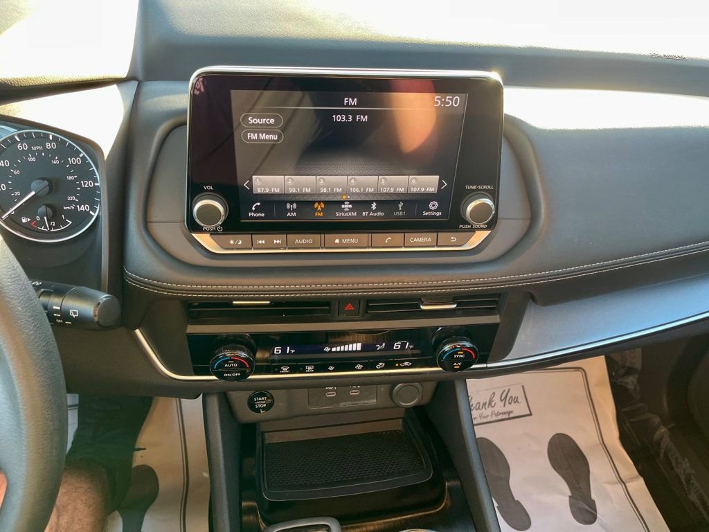 Used 2024 Nissan Rogue SV image 16