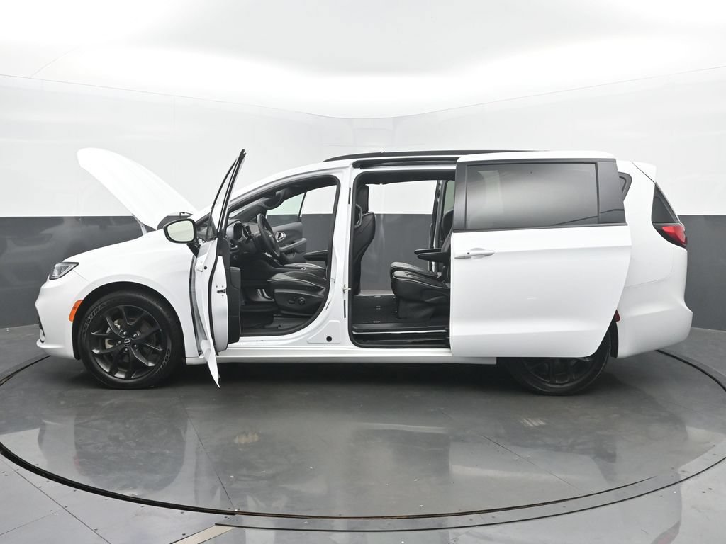 Used 2025 Chrysler Pacifica Limited FWD image 59