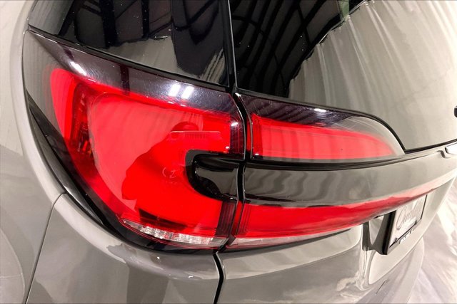 Used 2021 Chrysler Pacifica Touring-L w/ Uconnect Theater Family Group FWD image 30