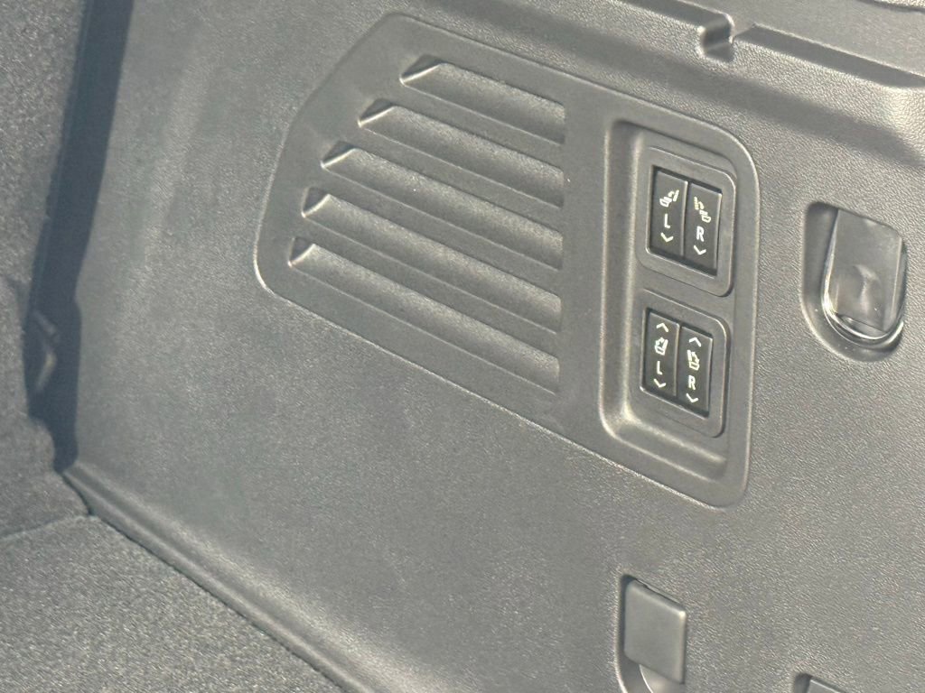 New 2026 Chevrolet Traverse RS image 12