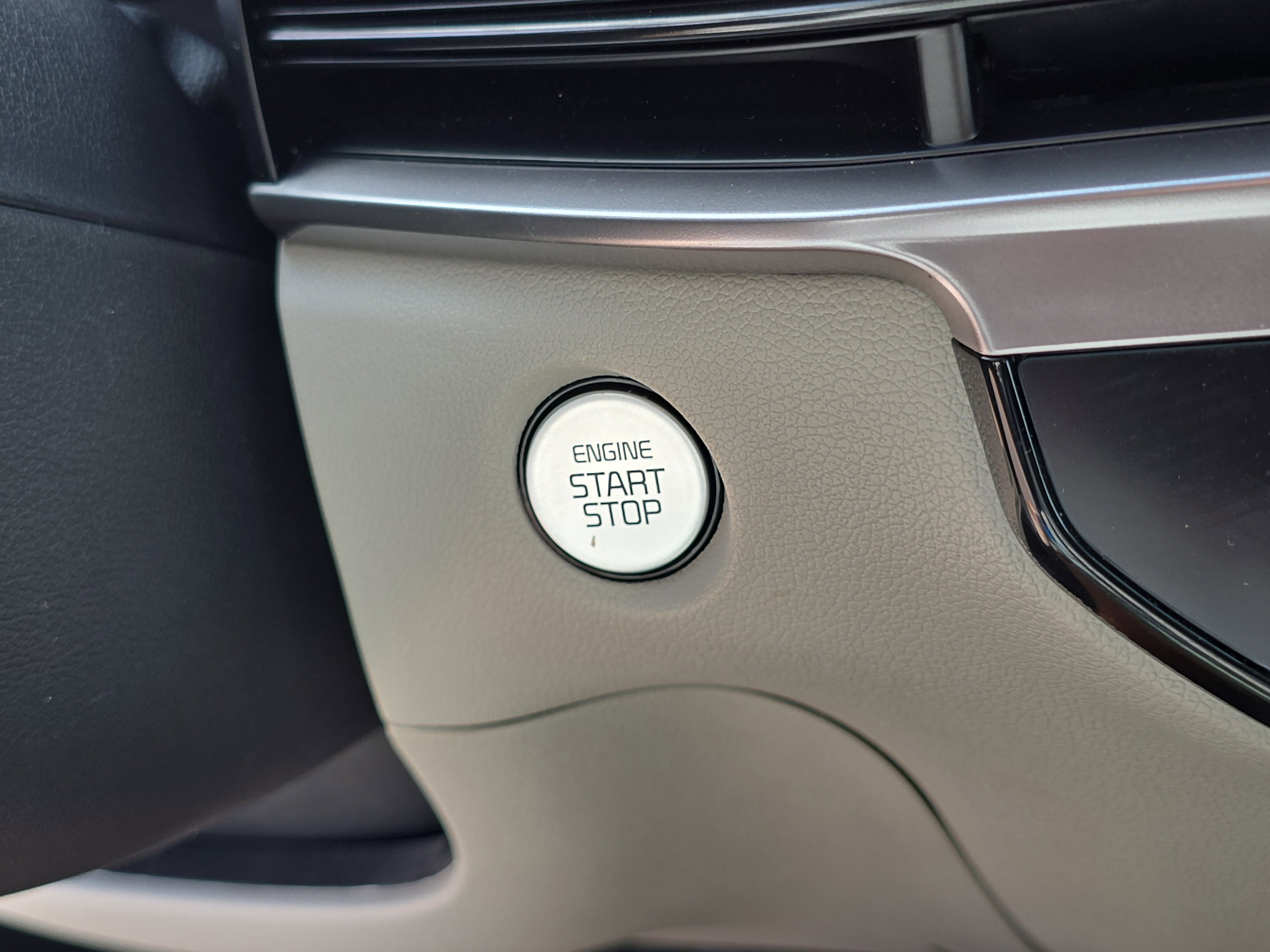 Certified 2025 Kia Sorento EX image 28