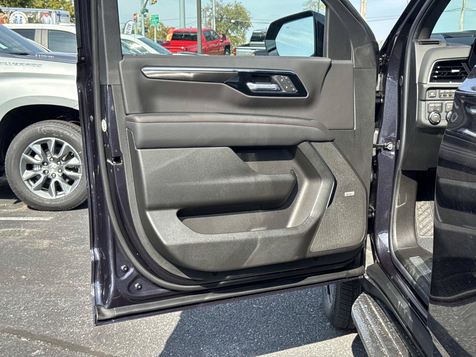 New 2027 Chevrolet Suburban RST w/ Comfort Package AWD/4WD image 14