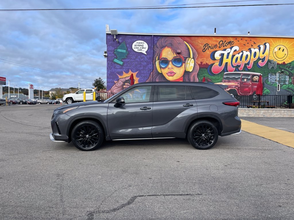 Used 2023 Toyota Highlander XSE AWD/4WD image 2
