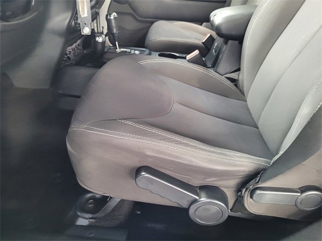 Certified 2015 Jeep Wrangler Unlimited Rubicon w/ Connectivity Group image 17