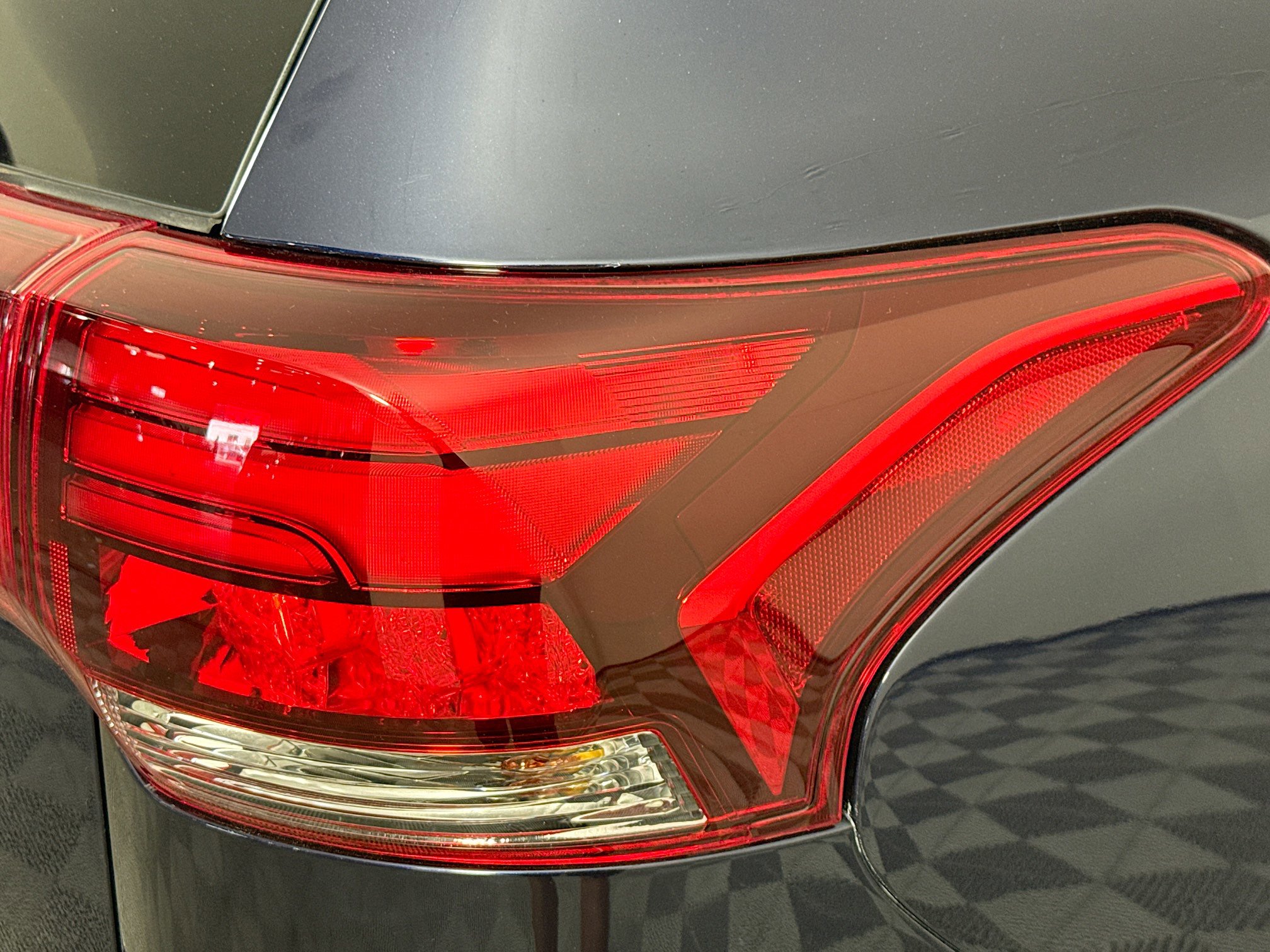 Used 2020 Mitsubishi Outlander ES image 32