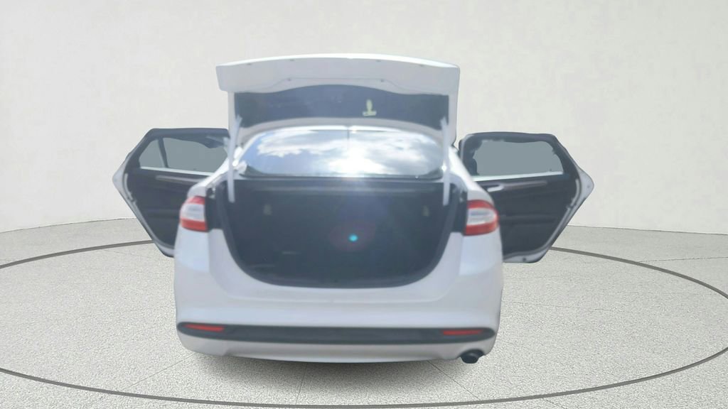 Used 2014 Ford Fusion SE w/ Equipment Group 202A FWD image 12