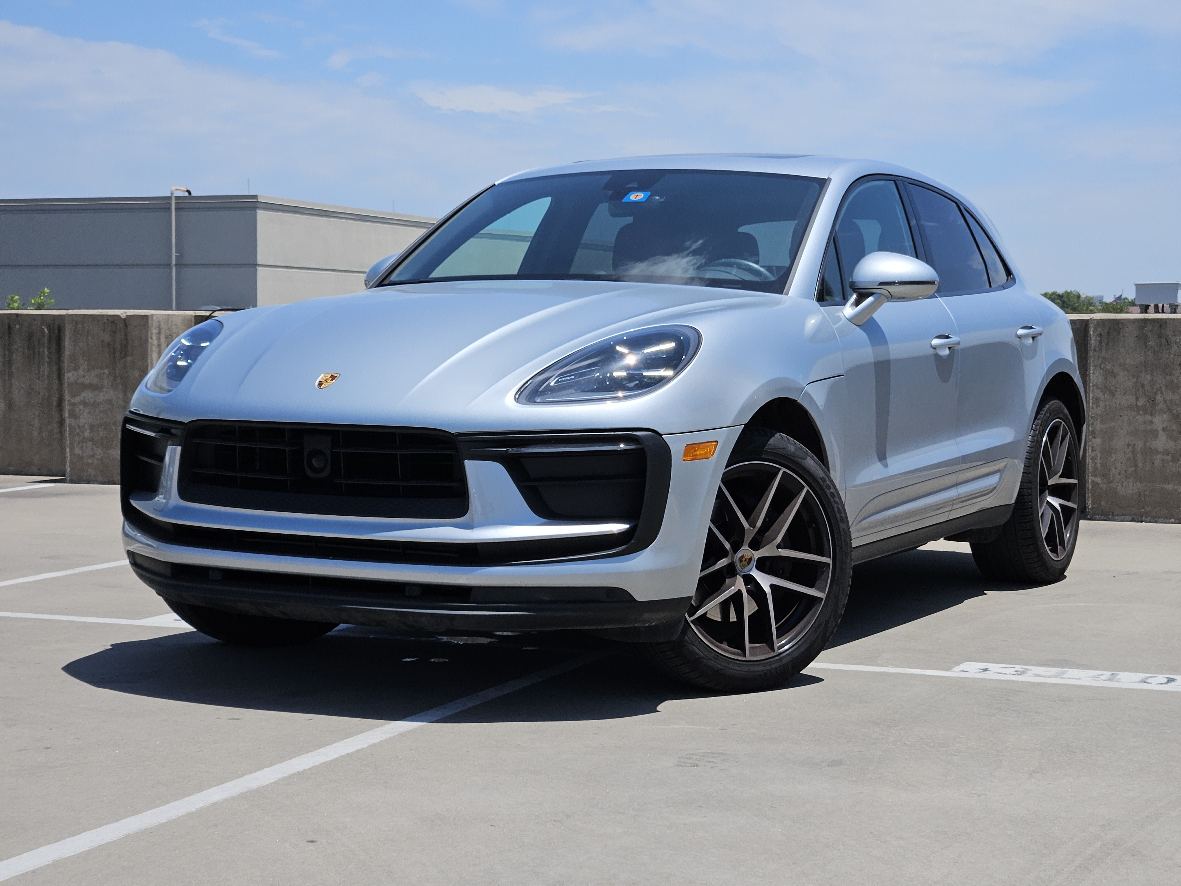 Certified 2023 Porsche Macan AWD/4WD image 1