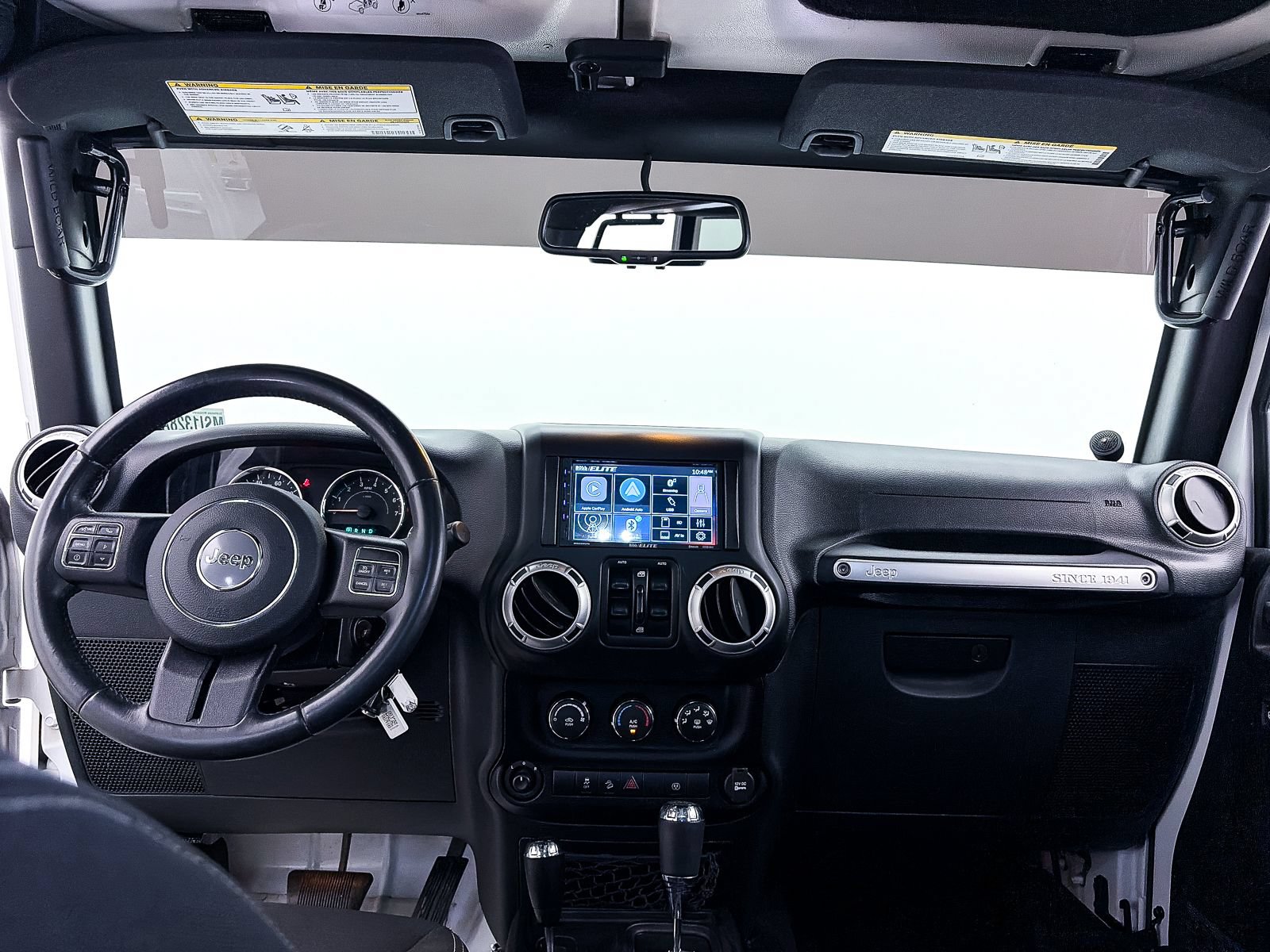 Used 2016 Jeep Wrangler Unlimited Sahara w/ Connectivity Group AWD/4WD image 16